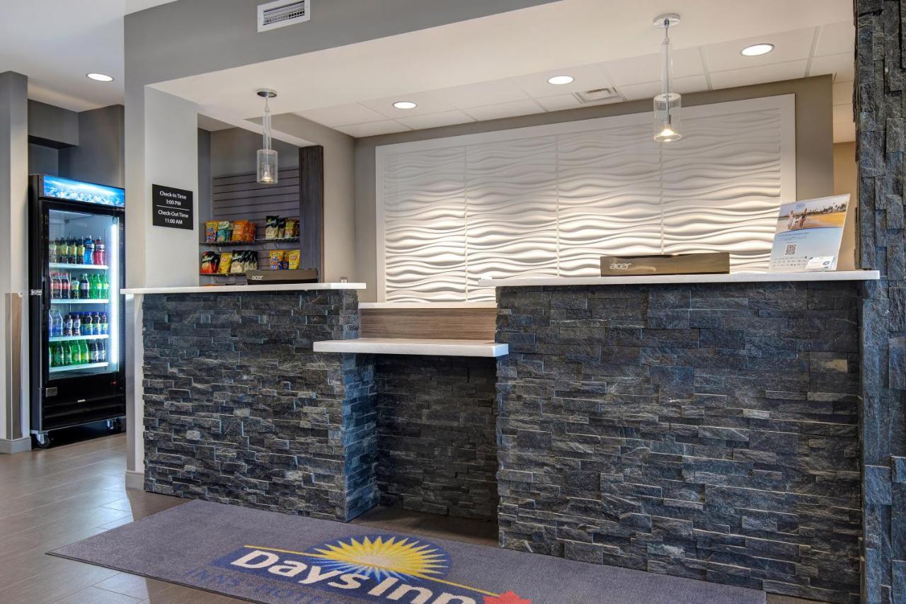 Days Inn & Suites By Wyndham Warman Extérieur photo