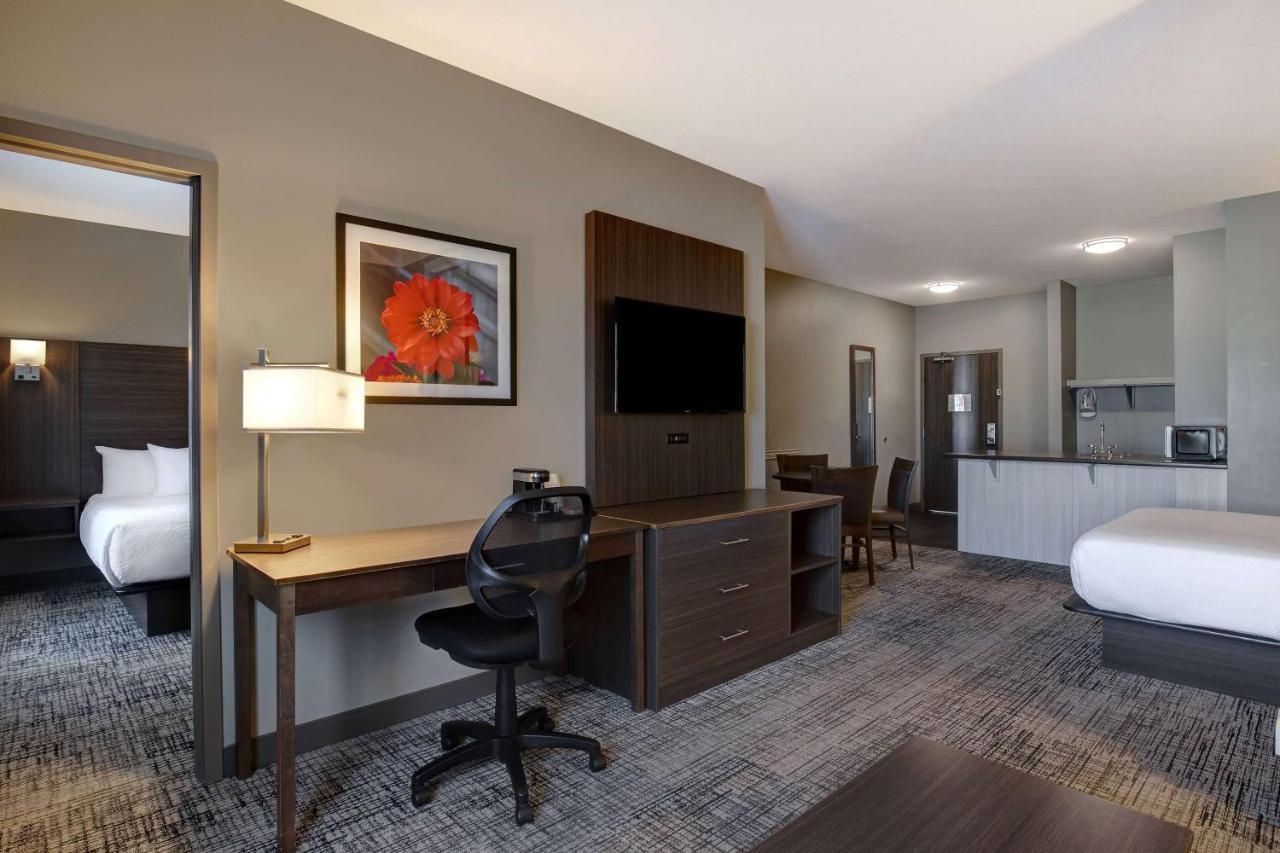 Days Inn & Suites By Wyndham Warman Extérieur photo