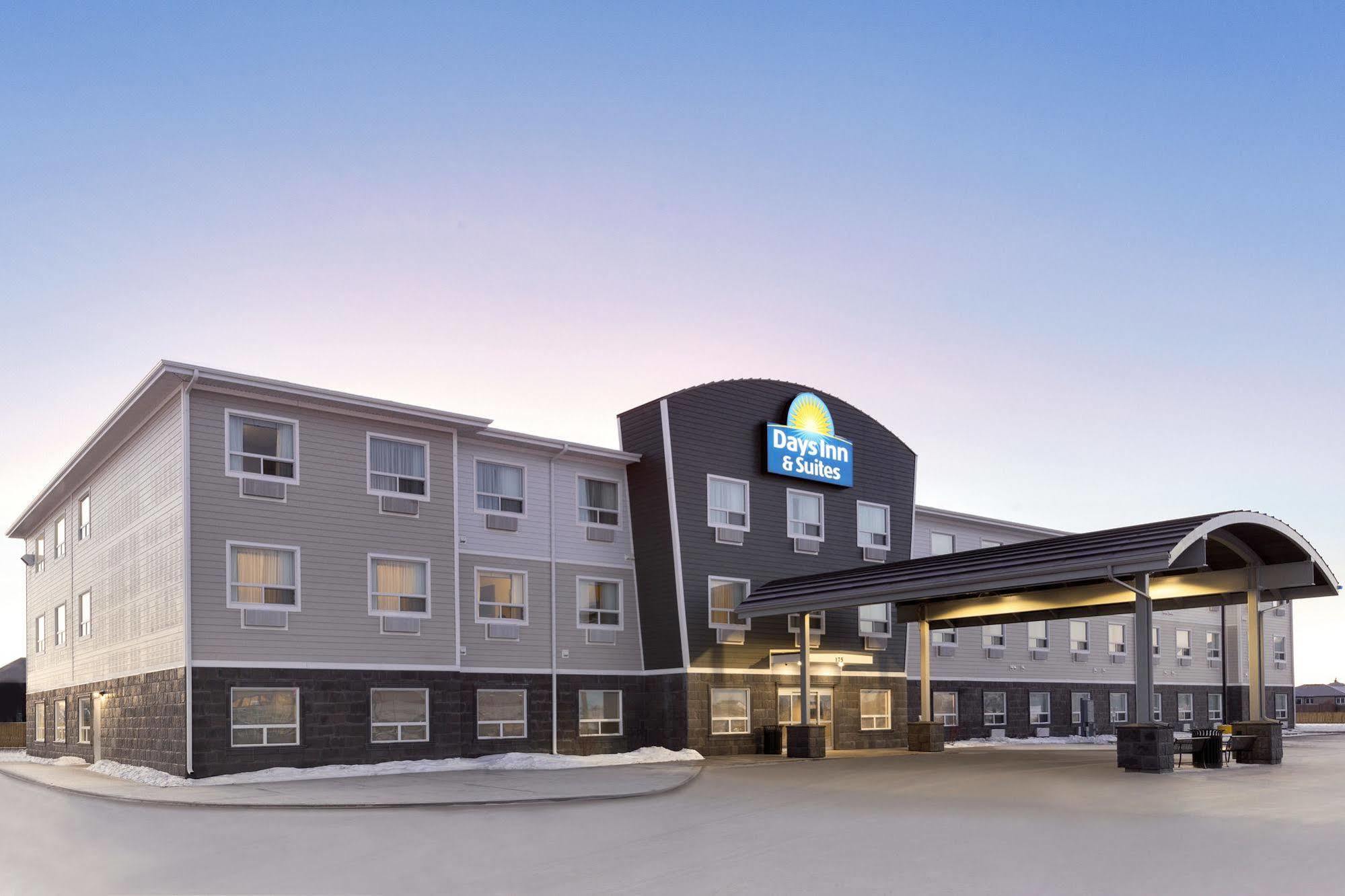 Days Inn & Suites By Wyndham Warman Extérieur photo