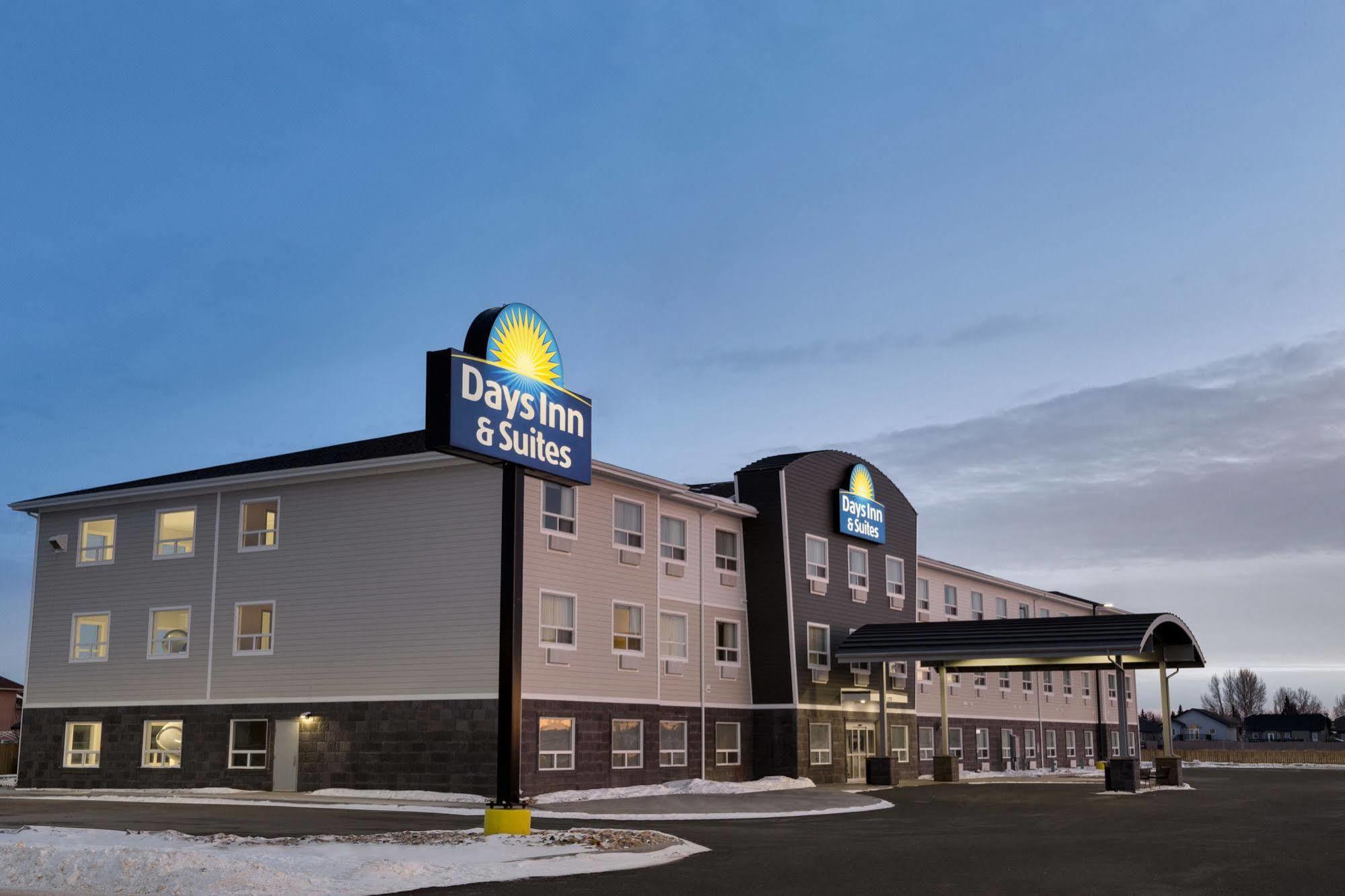 Days Inn & Suites By Wyndham Warman Extérieur photo